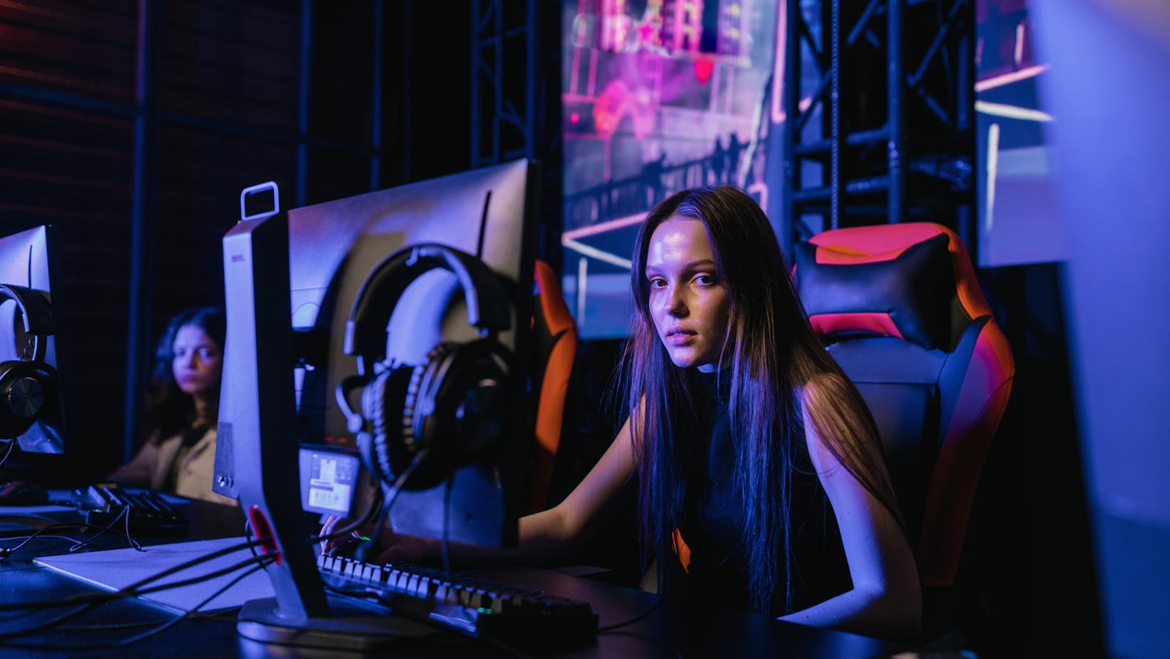 female esports near me